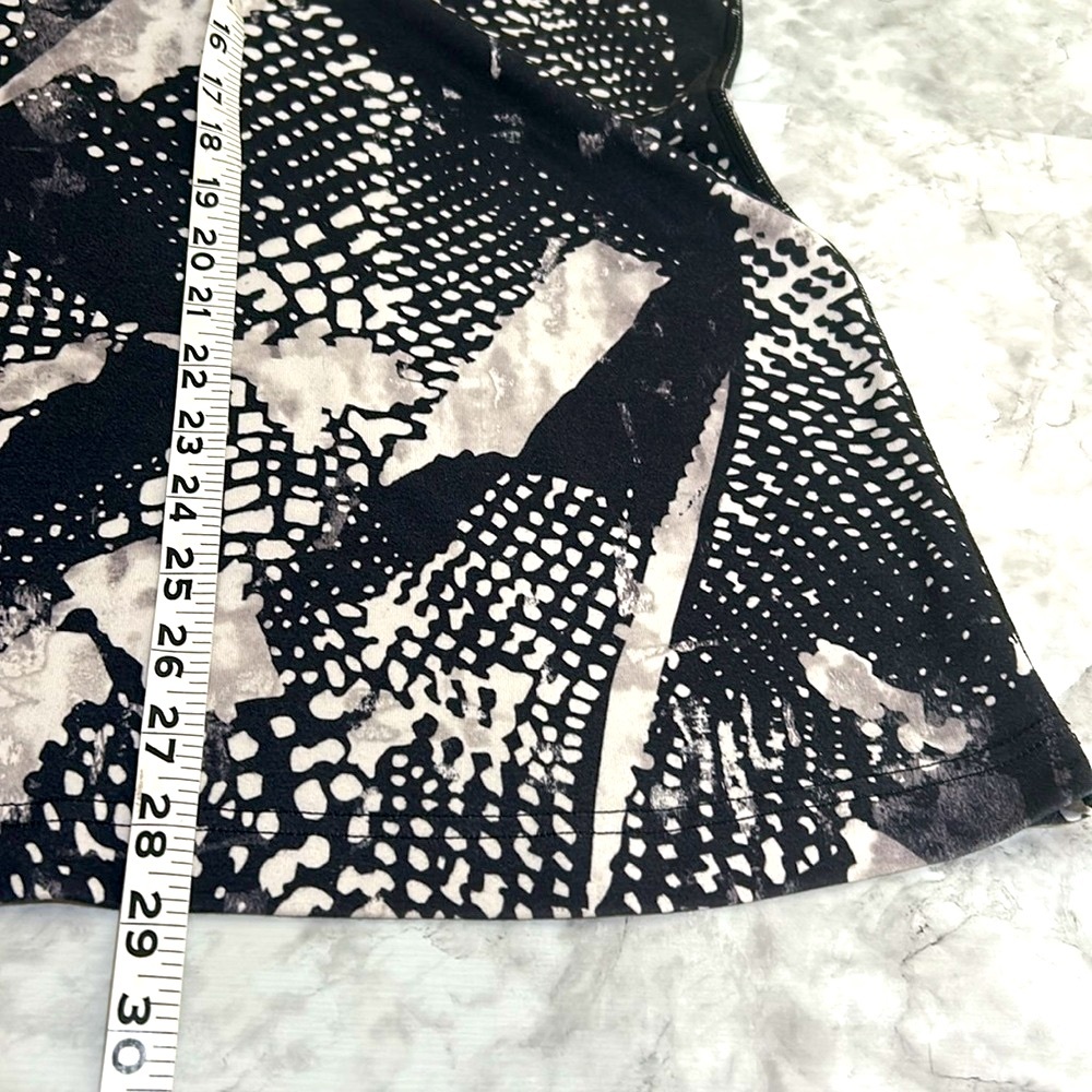 LULULEMON WOMENS ACTIVEWEAR TANK TOP STYLISH BLACK WHITE Sz MD o LG - Picture 10 of 11